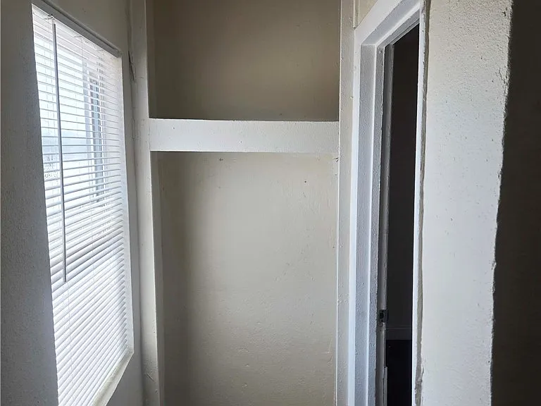 413 W Van Buren Ave #9 — Photo 9