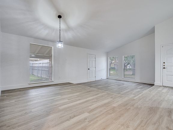 3rd image of 1401 Sequoia Dr