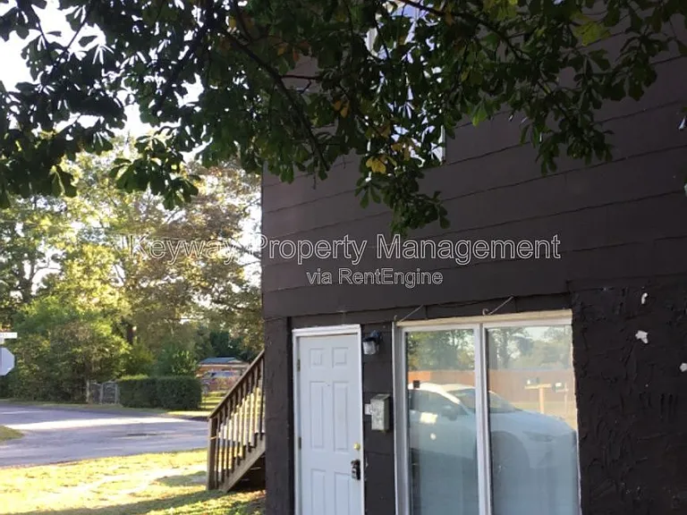 116 Argyle Ave #B — Photo 2