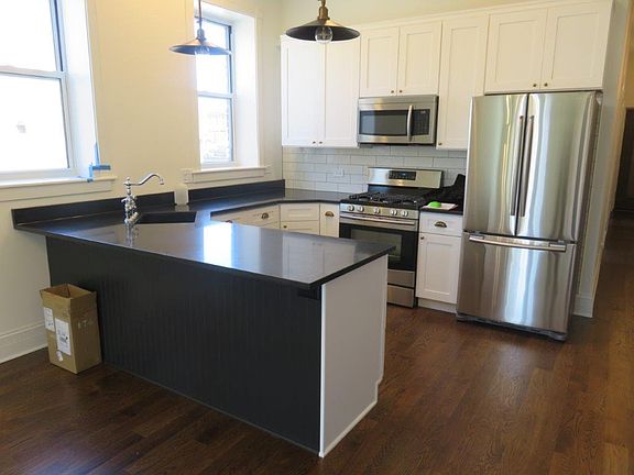 5th image of 1325 N Wicker Park Ave APT 2S
