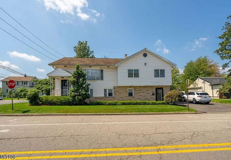 32 Commerce Dr #2 — Photo 16