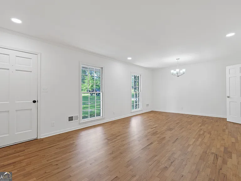 223 Brookwood Dr — Photo 21