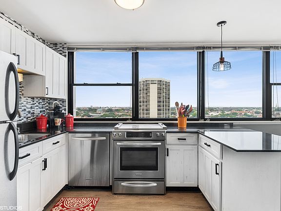 4th image of 2700 N Hampden Ct APT 15A