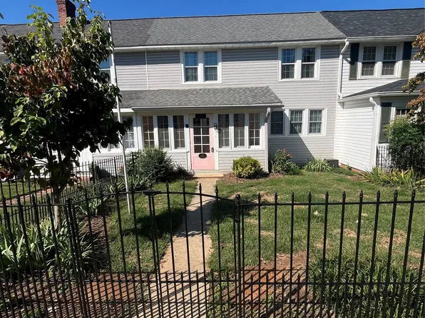 90 Maple St, Badin, NC 28009