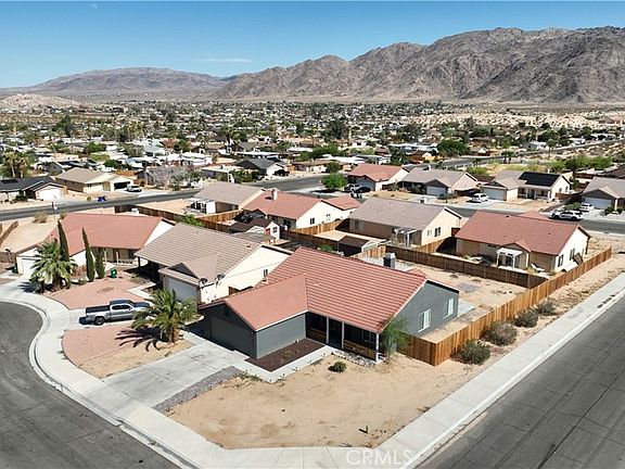 2nd image of 71643 Sunnyvale Ct