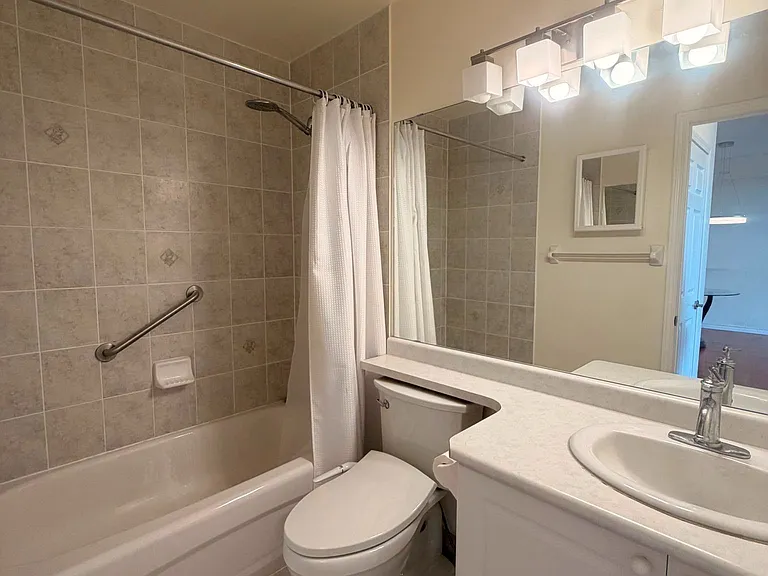 11121 Yonge St #422 — Photo 14