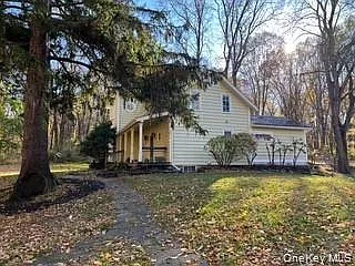 3 bed, 2.5 bath, 2028 sqft, $2,900 — Photo 1