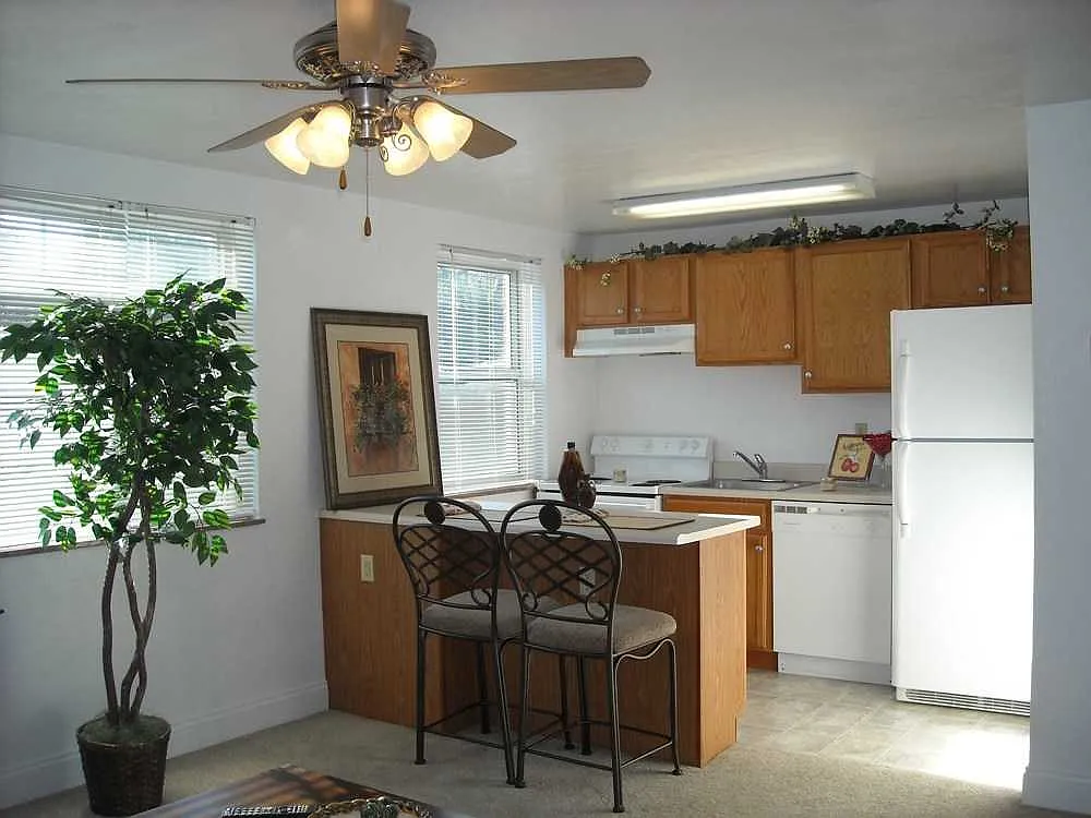 Pacific Highlands Apartments — Photo 4