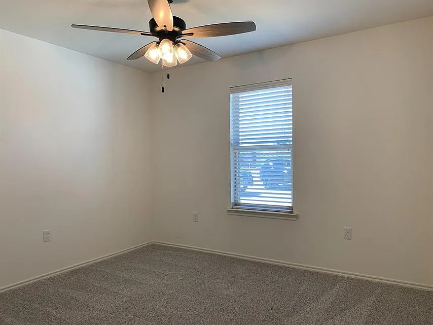 3 bed, 2.0 bath, 1472 sqft, $1,600 — Photo 3