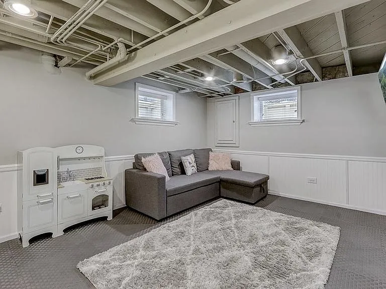 1025 N Main St — Photo 13