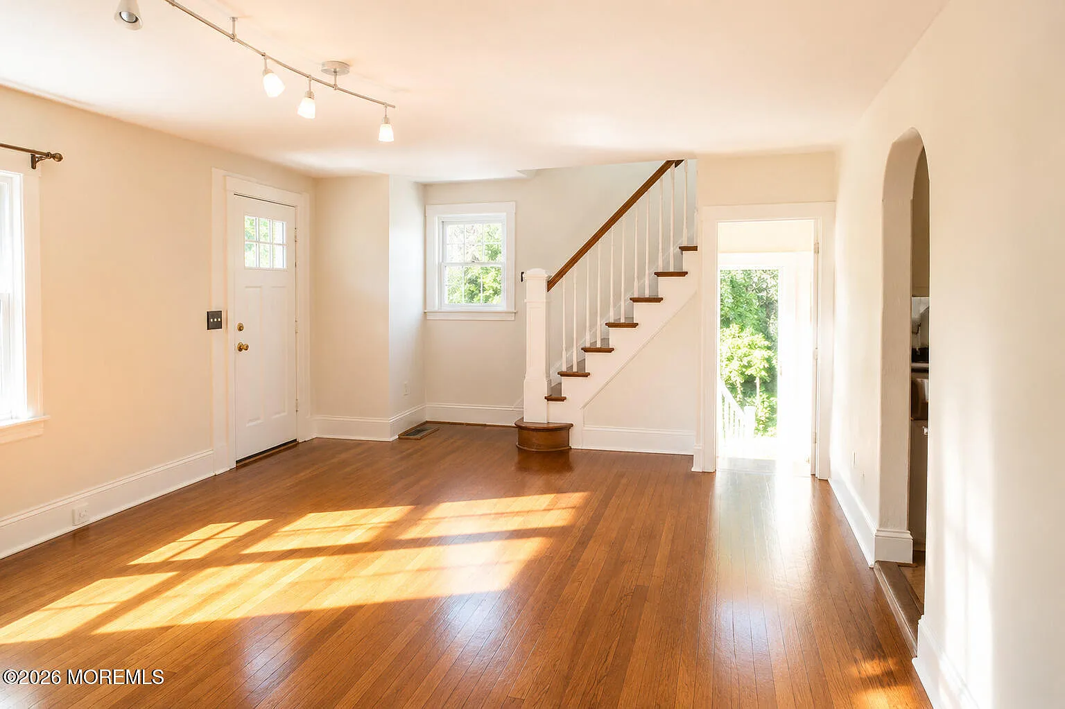 4 bed, 1.5 bath, $5,975 — Photo 4