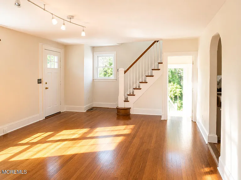 129 Rumson Rd — Photo 4