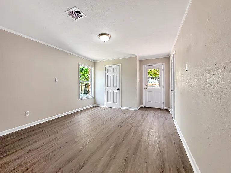 304 Stimpson St — Photo 14