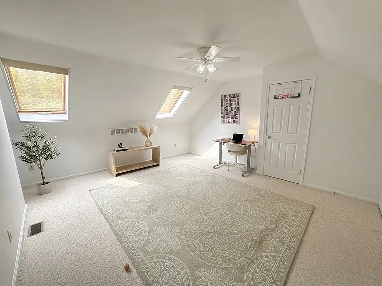 81 E Thomas Ct — Photo 17
