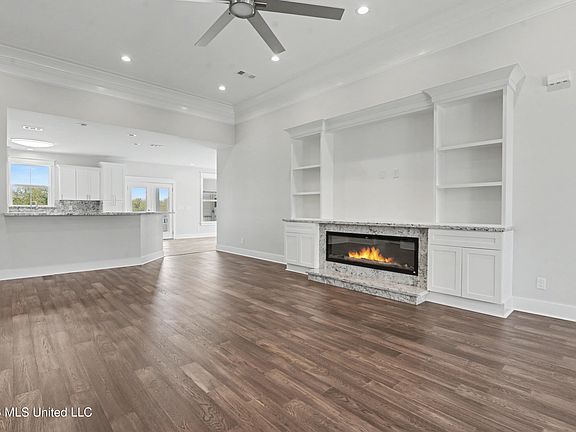 4th image of 6 Sherman Ave