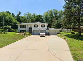 7905 Meredith Ave, Omaha, NE 68134