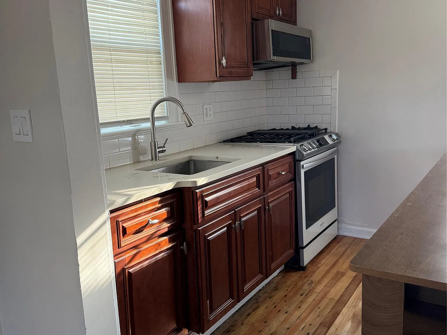 290 Roberts Ave — Photo 4