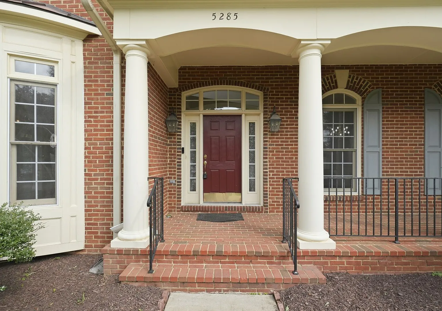 This impressive home combines elegance, comfort, and everyday convenience. — Photo 4