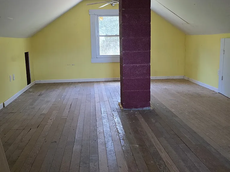 220 Warren St — Photo 12