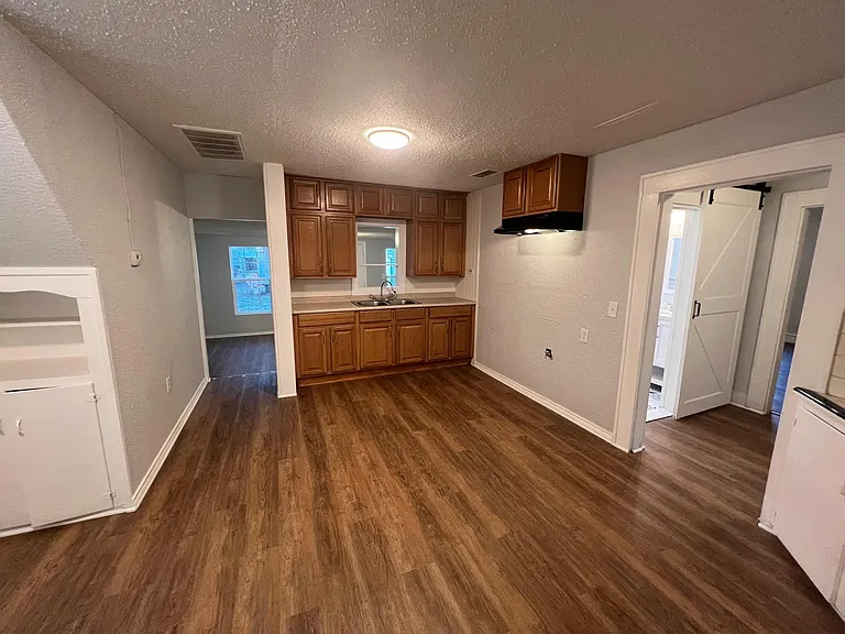 3413 Conway St — Photo 7
