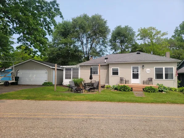63186 W Fish Lake Rd, Sturgis, MI 49091