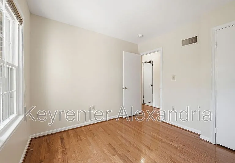 8239 Doctor Craik Ct — Photo 24