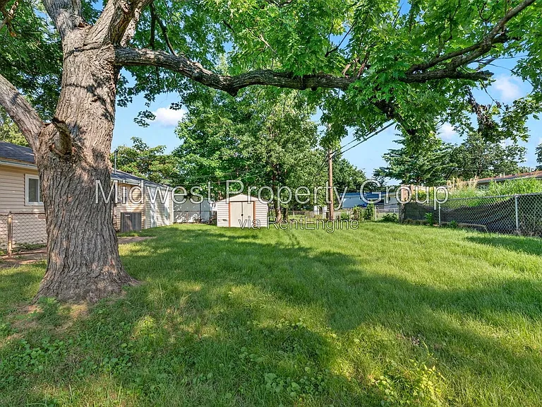 690 Central Pkwy — Photo 20