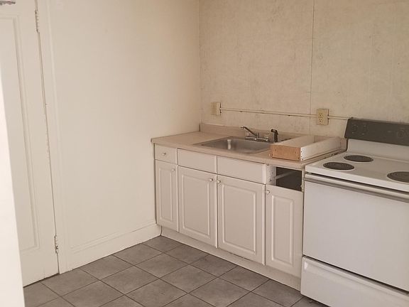 4th image of 9 Evergreen Ave APT B4