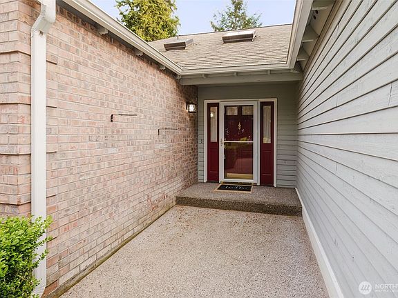 3rd image of 2031 NE Marina Vista Court