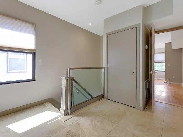 115 W Englewood Ave — Photo 14