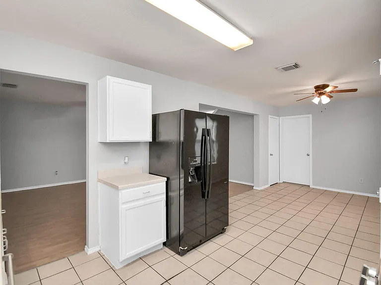3919 Rolling Springs Ln — Photo 20
