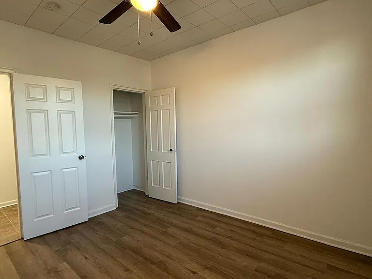 2060 N Vermont Street — Photo 5