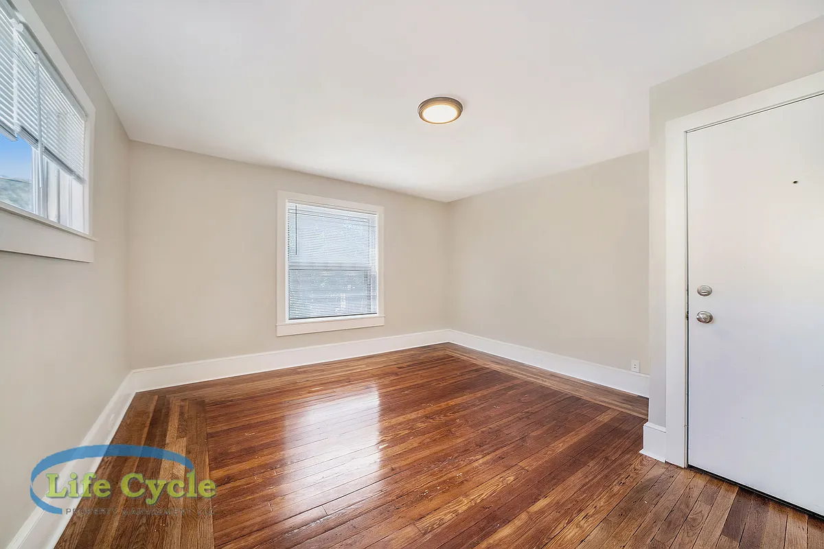 Building Photo - 921 Fairmount St SE #2
