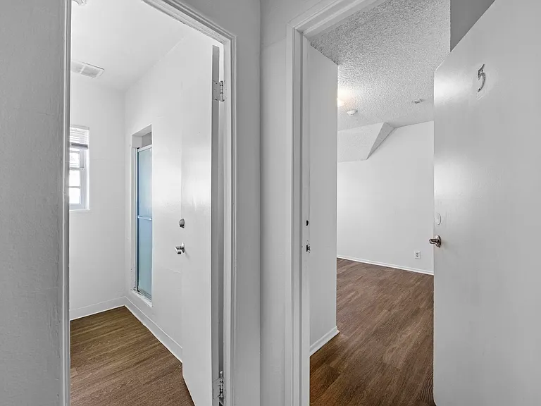 2335 Portland St — Photo 25