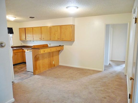 4th image of 1213 Custer Ave