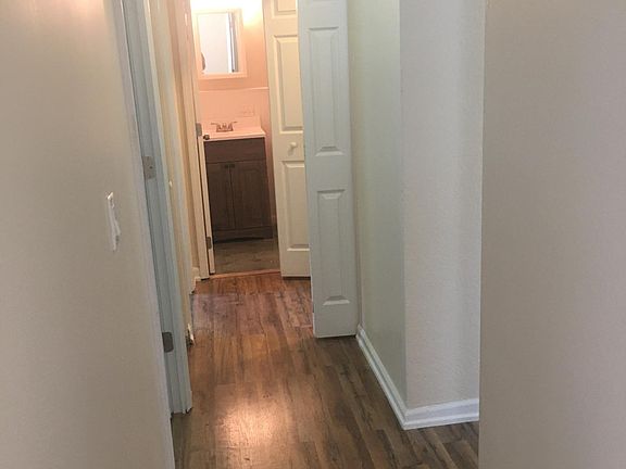 3rd image of 510 Daventry Ln