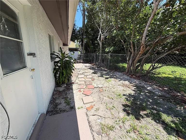5829 Casablanca Ct — Photo 9