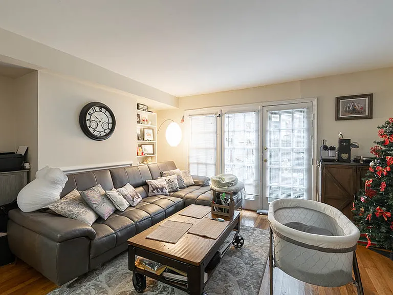 4450 Macarthur Blvd NW #11A — Photo 2