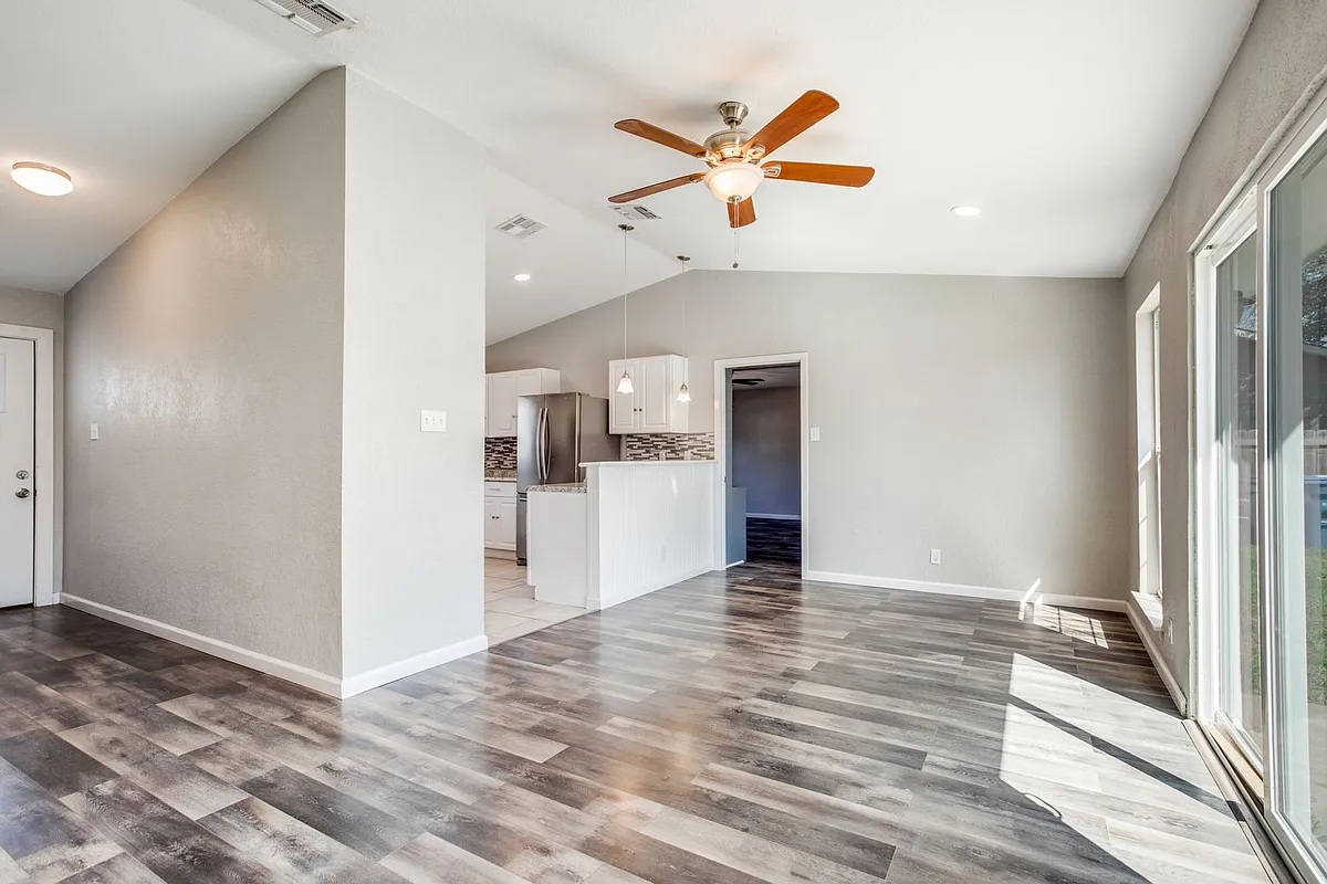 Building Photo - 2610 Lakebriar St