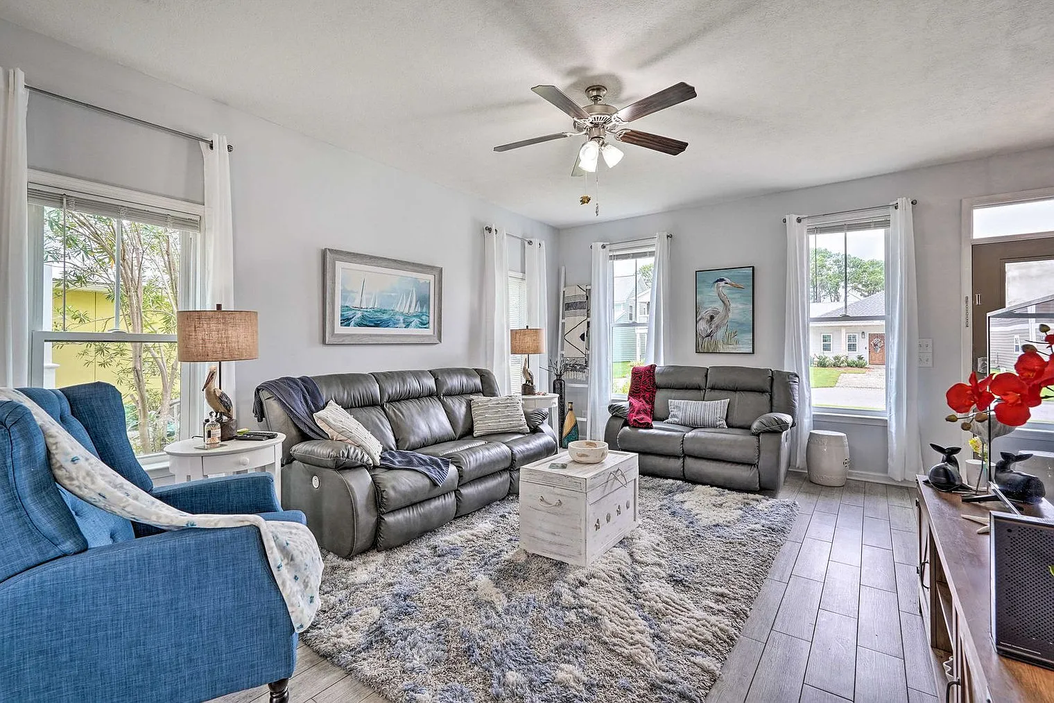 4 bed, 2.0 bath, 1840 sqft, $2,806 — Photo 1