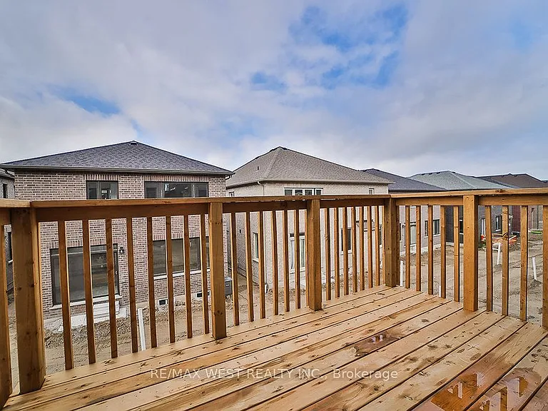 14 Periwinkle Rd E — Photo 8