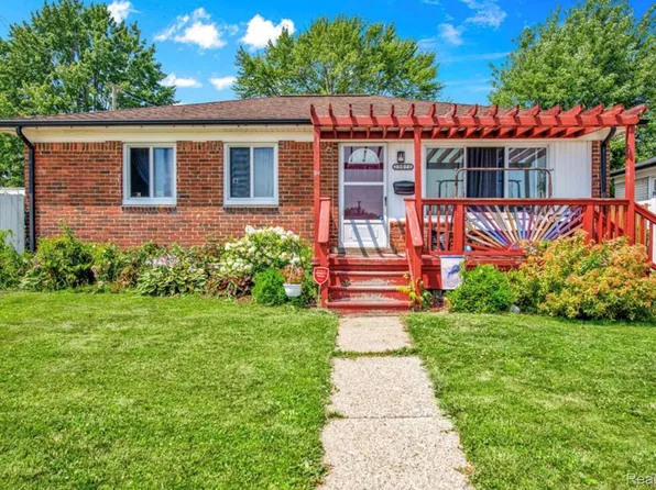 25075 Arlington St, Roseville, MI 48066