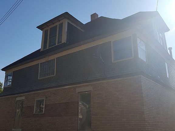 Side View of Carriage House