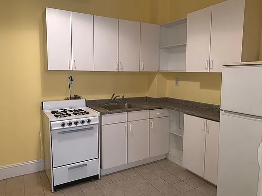 Rented by Chartwell Manhattan Realty | media 16