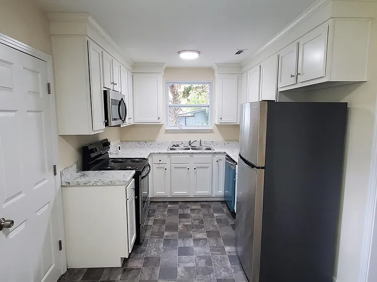 854 Allison St — Photo 8