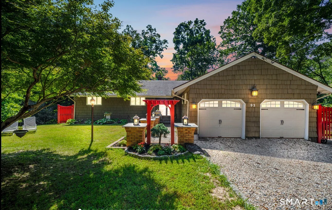 3 bed, 2.0 bath, 1952 sqft, $5,500 — Photo 2