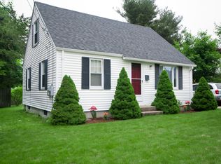 4 Weeden Dr, Warwick, RI 02818