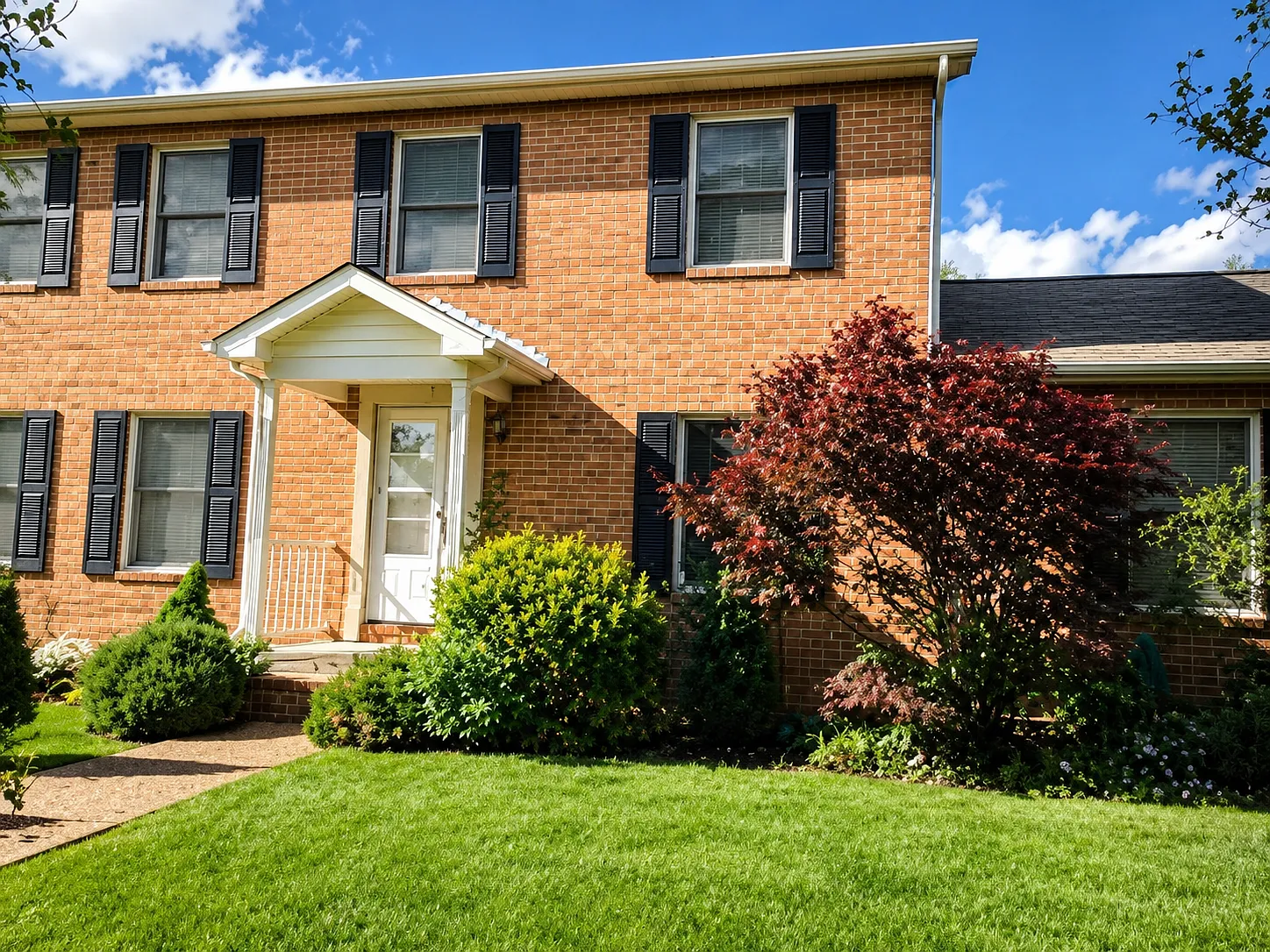 4 bed, 2.5 bath, 2304 sqft, $2,300 — Photo 3