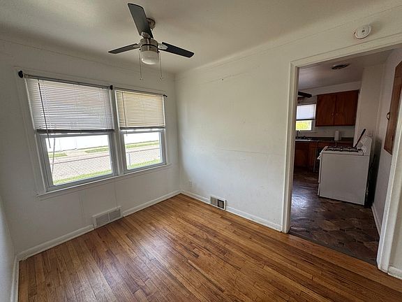 3rd image of 14615 Stephens Rd