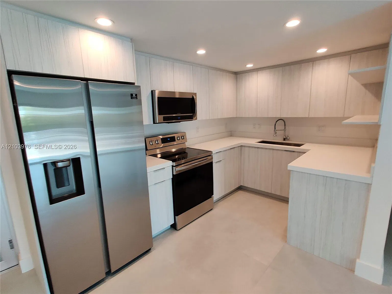 Enclave Shores Condo — Photo 2